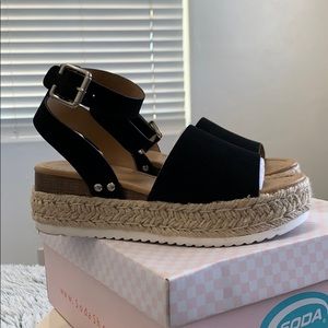 Black Flatform Sandals